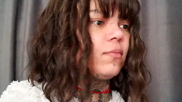 Snapshot of serena__vedette chatting on 12/16/25, 11:03 serena vedette online show from 12/16/25, 11:03