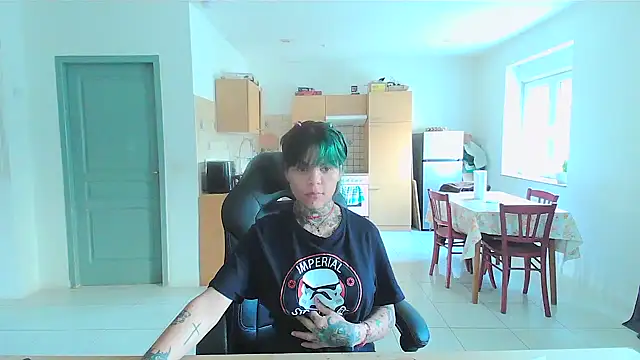 Snapshot of serena__vedette chatting on 02/07/25, 11:45 serena vedette online show from 02/07/25, 11:45