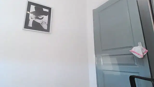 Snapshot of serena__vedette chatting on 10/31/25, 02:57 serena vedette online show from 10/31/25, 02:57