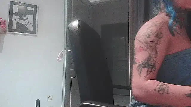 Snapshot of serena__vedette chatting on 11/25/25, 09:42 serena vedette online show from 11/25/25, 09:42