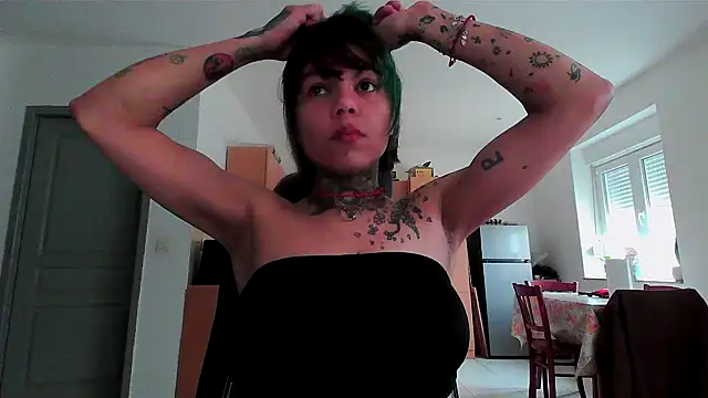 Snapshot of serena__vedette chatting on 02/25/25, 08:14 serena vedette online show from 02/25/25, 08:14