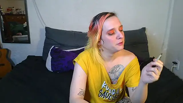 Evelan420 online show from 10/21/25, 06:18