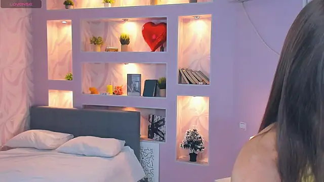 Snapshot of FloraDobb chatting on 11/13/25, 07:23 FloraDobb online show from 11/13/25, 07:23