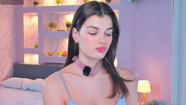 Snapshot of FloraDobb chatting on 11/04/25, 07:12 FloraDobb online show from 11/04/25, 07:12