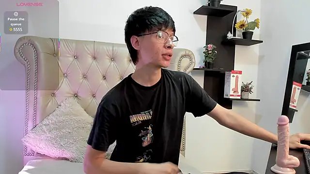 Snapshot of OliverWhite18 chatting on 01/29/25, 12:24 OliverWhite18 online show from 01/29/25, 12:24