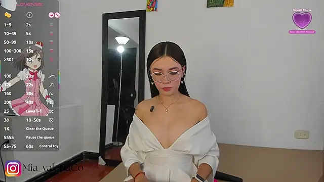 Snapshot of MarioandMia chatting on 11/14/25, 08:34 MarioandMia online show from 11/14/25, 08:34