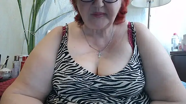 Snapshot of DeniseeRosea chatting on 05/26/26, 06:44 DeniseeRosea online show from 05/26/26, 06:44