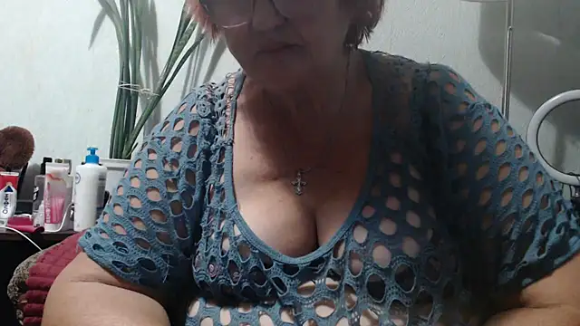 Snapshot of DeniseeRosea chatting on 09/21/25, 03:50 DeniseeRosea online show from 09/21/25, 03:50