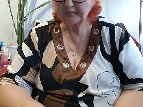 Snapshot of DeniseeRosea chatting on 07/17/26, 10:01 DeniseeRosea online show from 07/17/26, 10:01