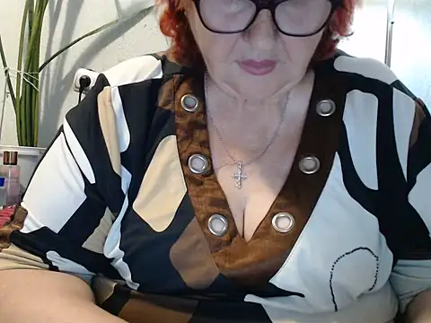 Snapshot of DeniseeRosea chatting on 06/20/26, 10:37 DeniseeRosea online show from 06/20/26, 10:37