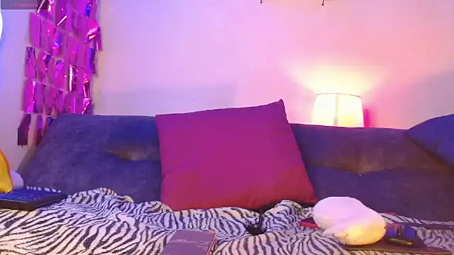 Snapshot of izan_20 chatting on 12/05/25, 09:19 izan 20 online show from 12/05/25, 09:19