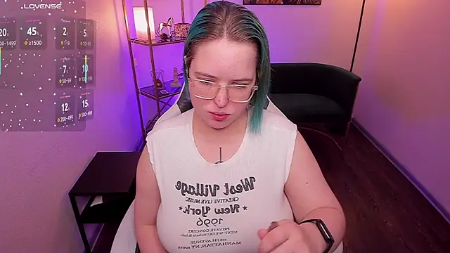 Snapshot of Manic_pixie_ chatting on 07/04/26, 03:16 Manic pixie online show from 07/04/26, 03:16