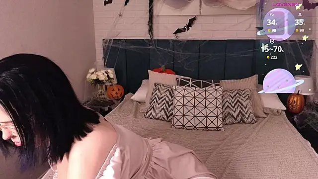 Manic pixie  online show from 10/21/25, 05:34