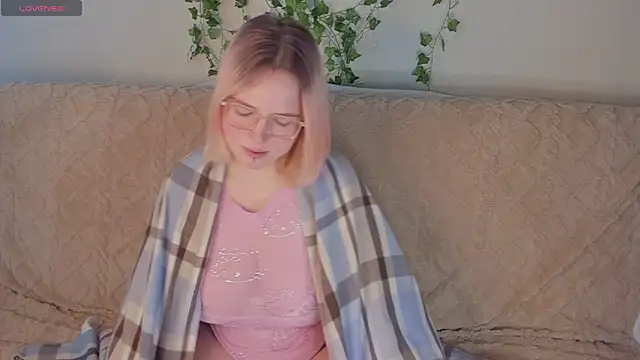 Manic pixie  online show from 09/28/25, 02:02