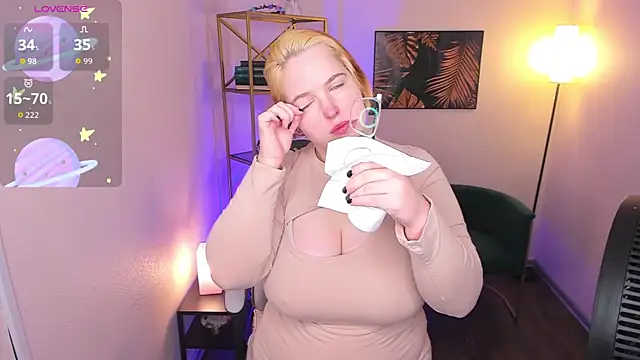 Manic pixie  online show from 04/15/26, 05:35