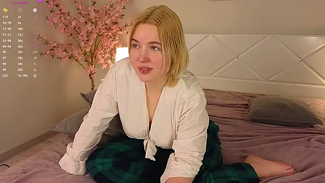 Manic pixie  online show from 03/07/25, 04:44