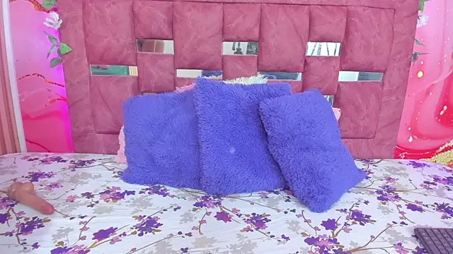 Snapshot of scarlett__evans_ chatting on 12/15/25, 06:14 scarlett evans online show from 12/15/25, 06:14