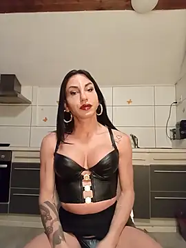 Snapshot of PiccolaDany chatting on 09/26/25, 05:09 PiccolaDany online show from 09/26/25, 05:09