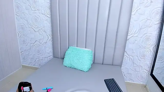 Snapshot of LindaHooker chatting on 01/10/26, 05:47 LindaHooker online show from 01/10/26, 05:47