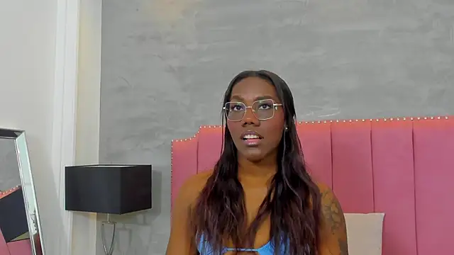 Alaia Colins online show from 11/18/25, 02:59