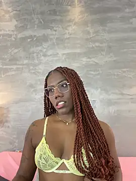 Snapshot of Alaia_Colins chatting on 07/17/26, 01:36 Alaia Colins online show from 07/17/26, 01:36