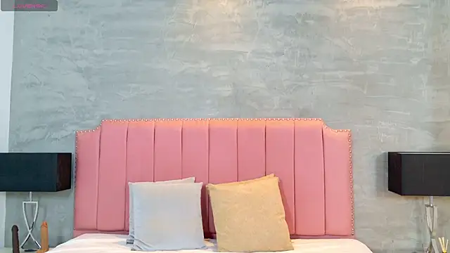 Alaia Colins online show from 04/22/26, 02:07