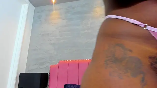 Snapshot of Alaia_Colins chatting on 09/15/25, 04:35 Alaia Colins online show from 09/15/25, 04:35