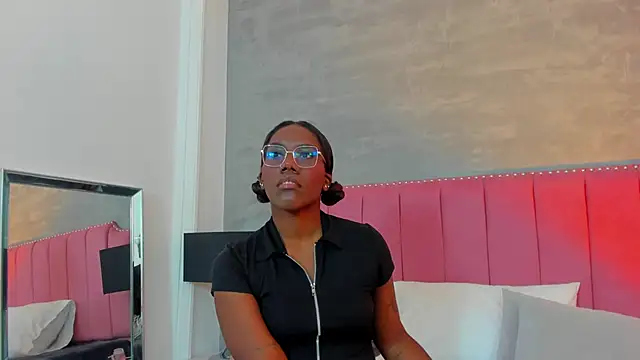 Alaia Colins online show from 11/13/25, 03:43