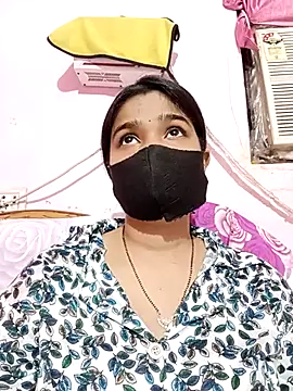 Snapshot of Simran-001 chatting on 10/05/25, 06:42 Simran-001 online show from 10/05/25, 06:42