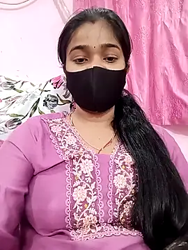 Snapshot of Simran-001 chatting on 03/07/25, 04:55 Simran-001 online show from 03/07/25, 04:55