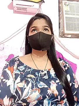 Snapshot of Simran-001 chatting on 09/23/25, 01:51 Simran-001 online show from 09/23/25, 01:51