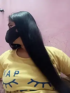 Snapshot of Simran-001 chatting on 12/17/25, 01:16 Simran-001 online show from 12/17/25, 01:16