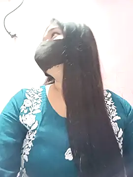 Snapshot of Simran-001 chatting on 12/16/25, 01:15 Simran-001 online show from 12/16/25, 01:15