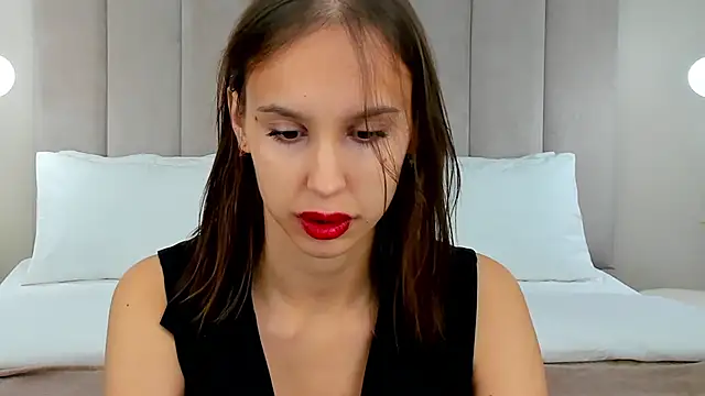 SandraTucker online show from 10/06/25, 02:57