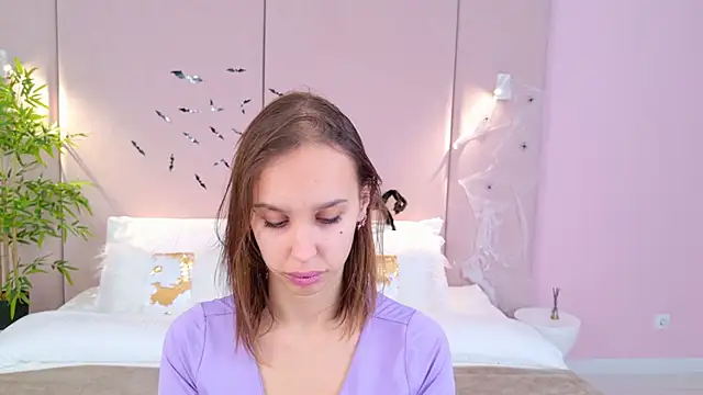 SandraTucker online show from 11/03/25, 03:01