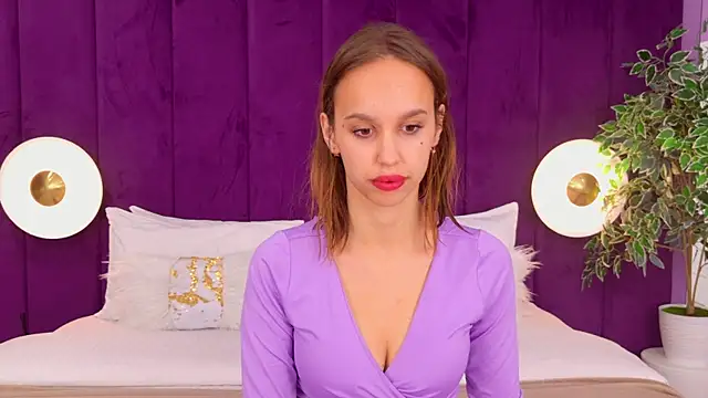 SandraTucker online show from 10/05/25, 02:57