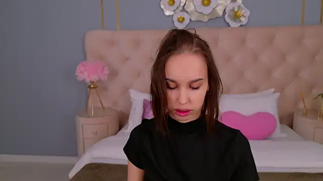 SandraTucker online show from 04/06/26, 02:40