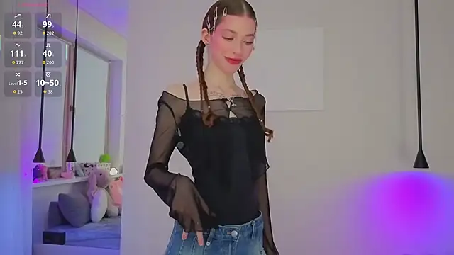 Snapshot of HappyVivy chatting on 10/12/25, 08:21 HappyVivy online show from 10/12/25, 08:21