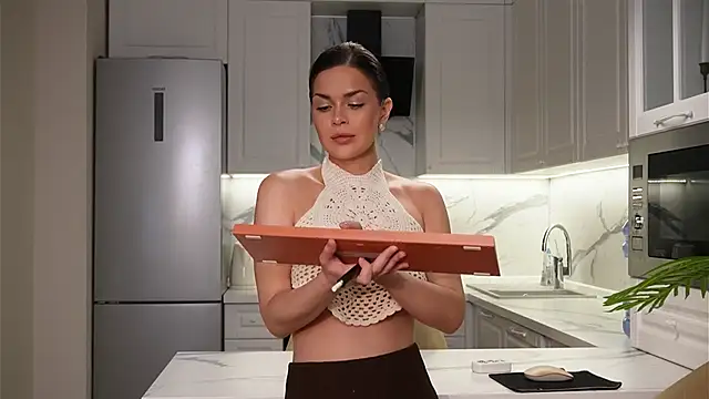 Snapshot of Sofa_01 chatting on 12/05/25, 02:37 Sofa 01 online show from 12/05/25, 02:37