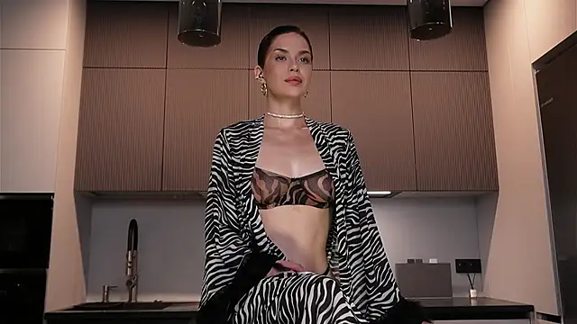 Sofa 01 online show from 02/25/26, 03:12