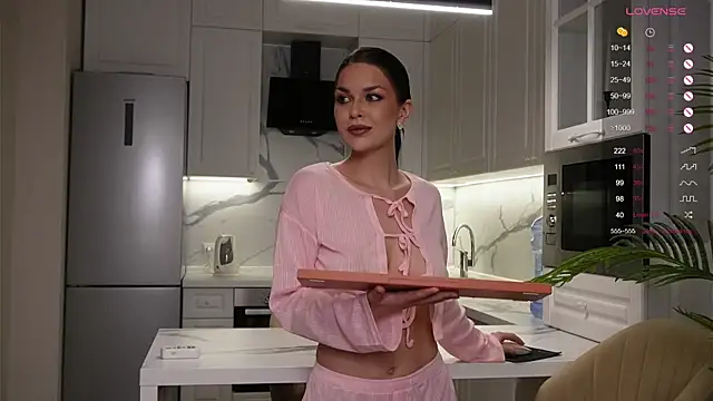 Snapshot of Sofa_01 chatting on 10/30/25, 03:31 Sofa 01 online show from 10/30/25, 03:31