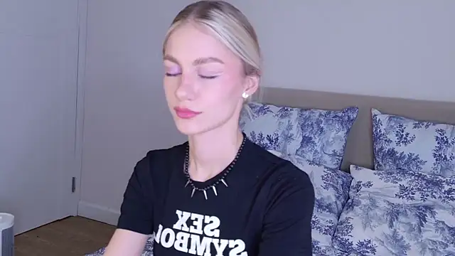 GabriellaOlsen online show from 12/17/25, 01:38