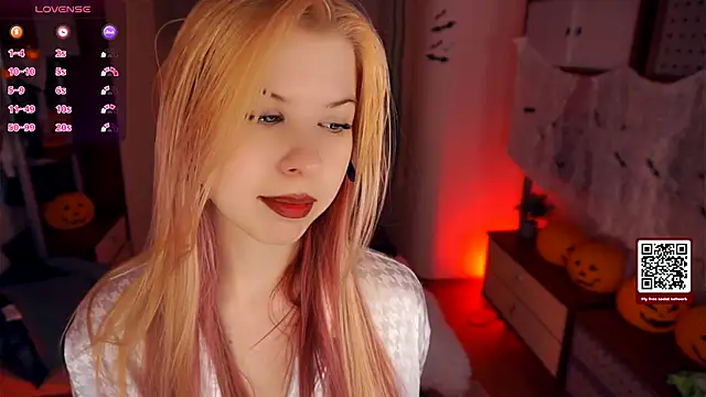 LynetHakes online show from 10/24/25, 04:22