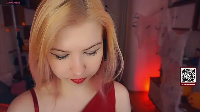 LynetHakes online show from 11/04/25, 04:27