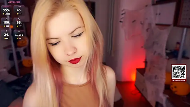 LynetHakes online show from 11/03/25, 04:28