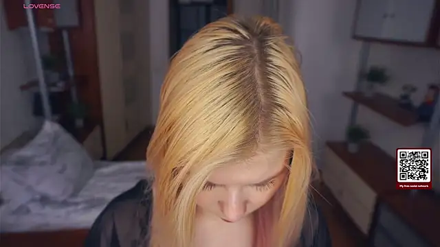 LynetHakes online show from 11/20/25, 04:24