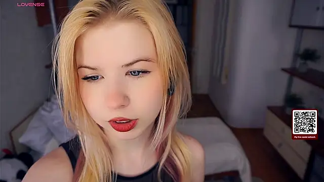 LynetHakes online show from 11/17/25, 04:16