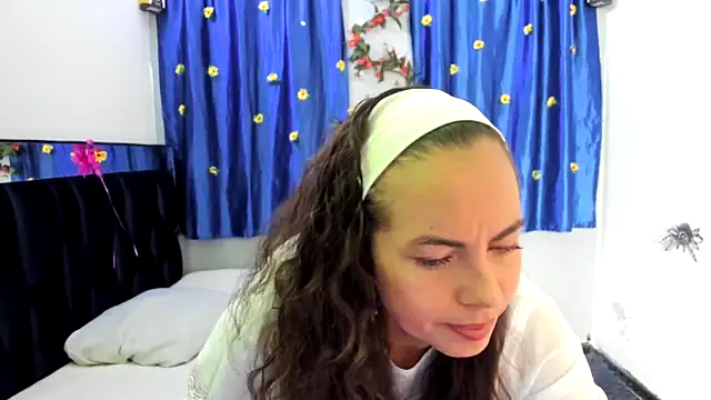 ShairaMarss online show from 11/12/25, 02:10