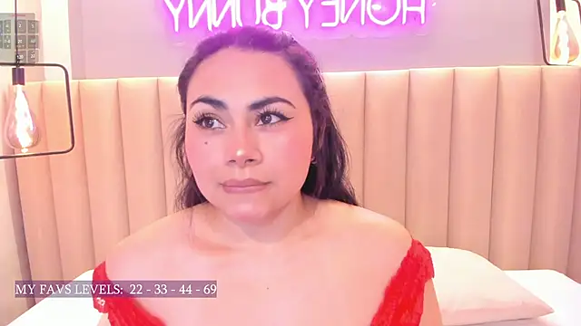 Naomymonroe  online show from 10/17/25, 09:49