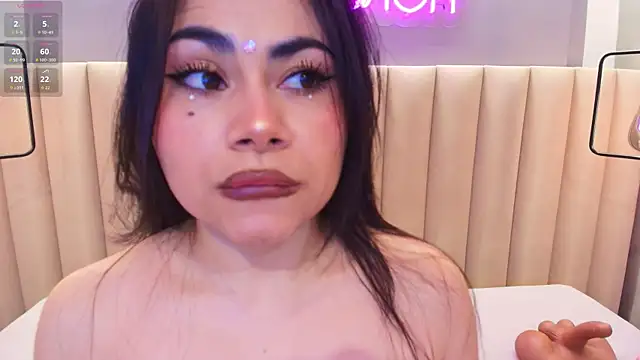 Naomymonroe  online show from 11/11/25, 07:30